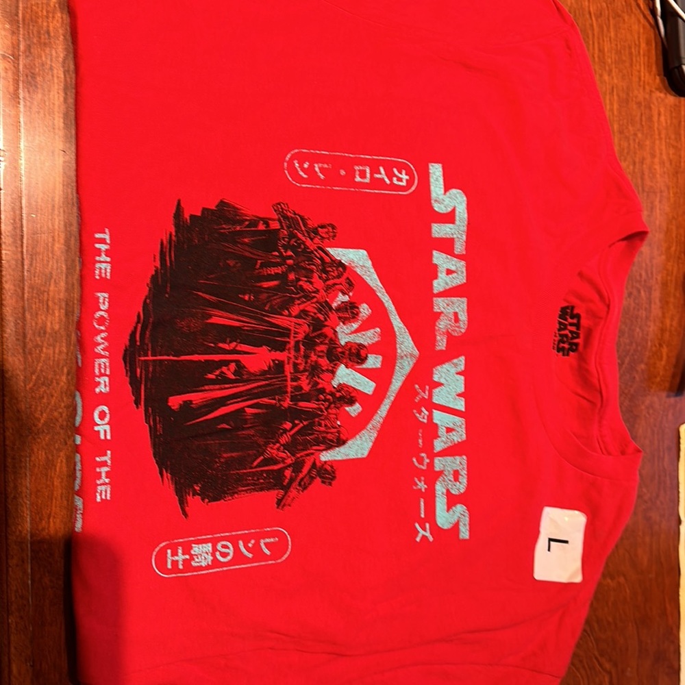 Star Wars Exclusively Regal t-shirt. NEVER worn, size L, red, black and blue